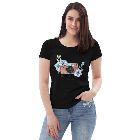 Enganliegendes Öko-T-Shirt für Damen